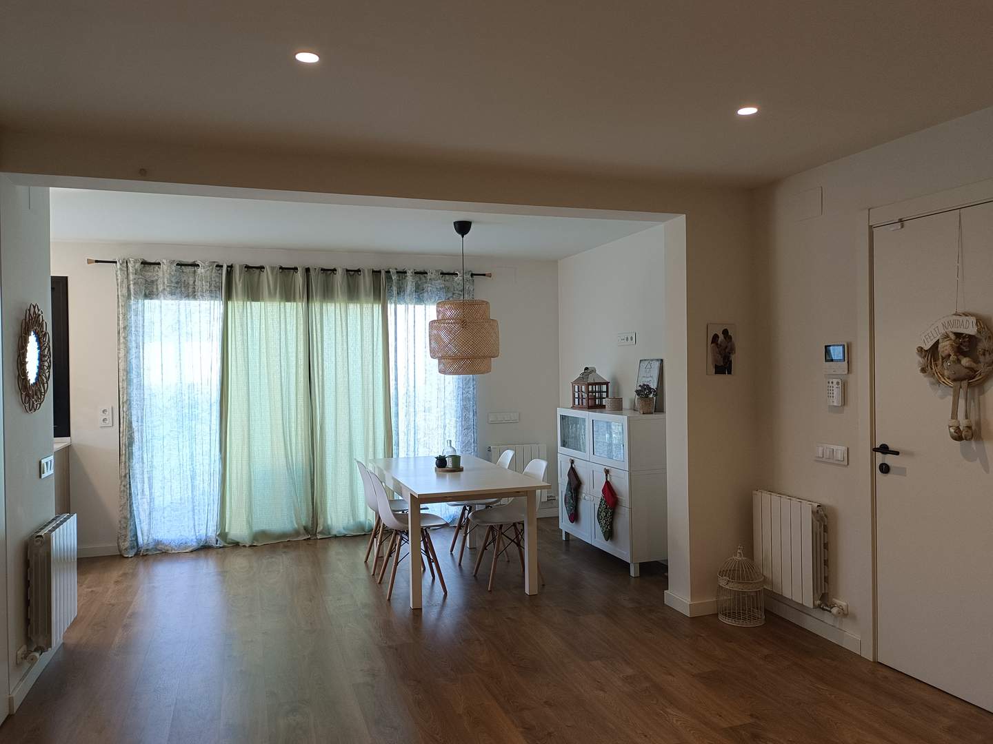 Alquila por horas Vivienda unifamiliar de una planta con bonito y espacioso jardín