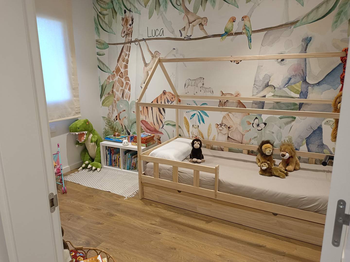 Alquila por horas Vivienda unifamiliar de una planta con bonito y espacioso jardín
