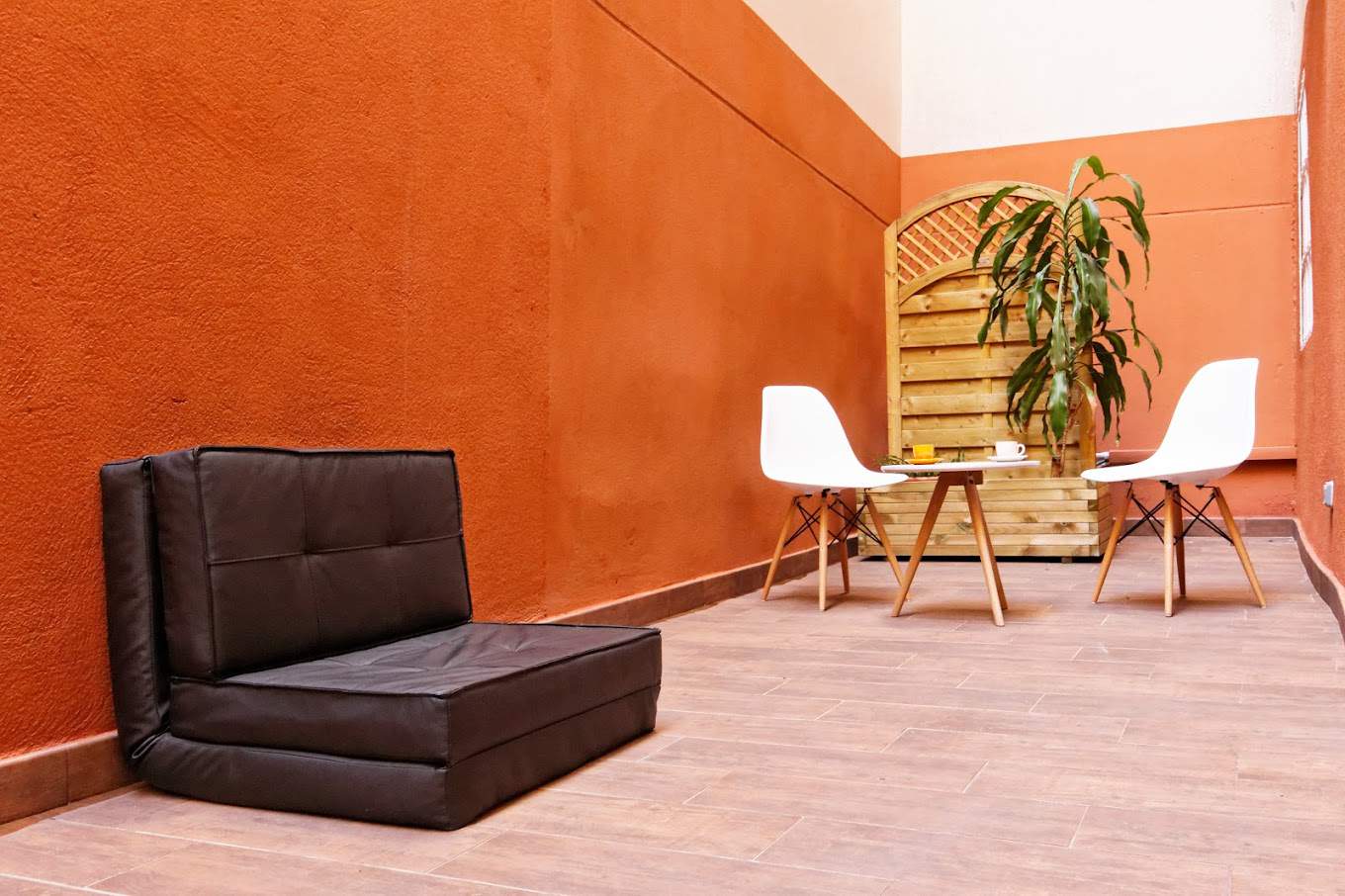 Alquila por horas Espacio íntimo y acogedor en el centro de Madrid, ideal para eventos, reuniones y formaciones