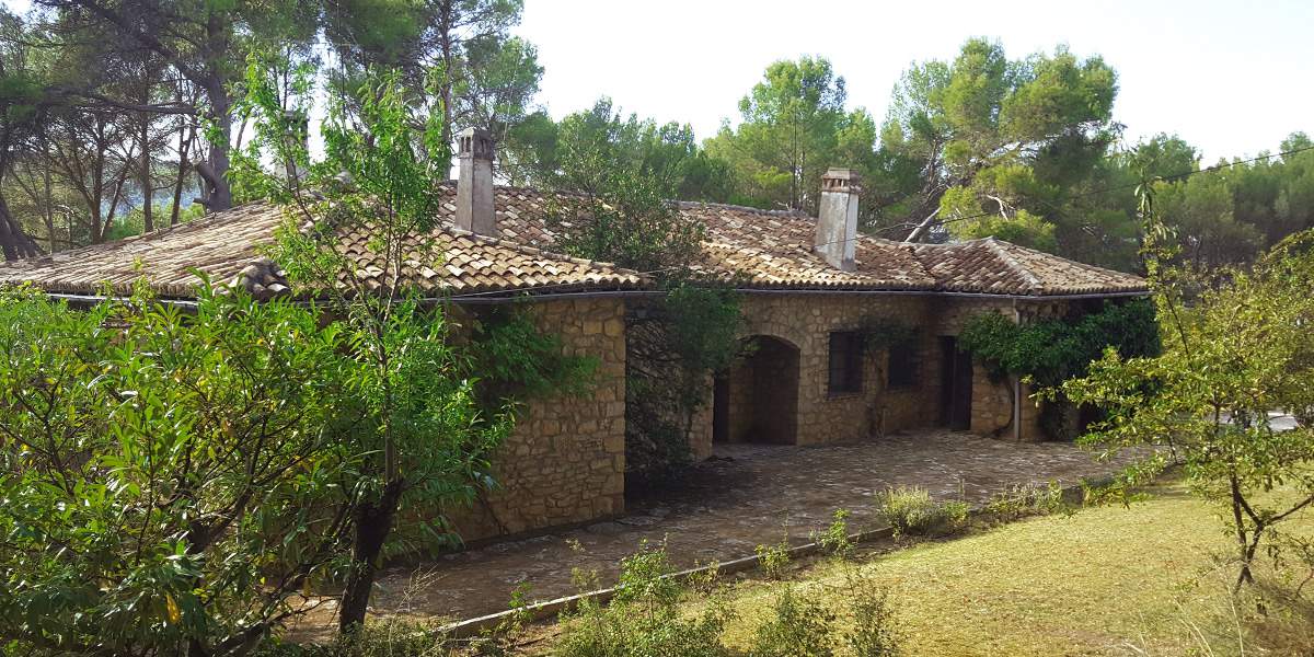 Alquila por horas Finca privada en alcarria a 120 km de Madrid, junto al embalse de Entrepeñas