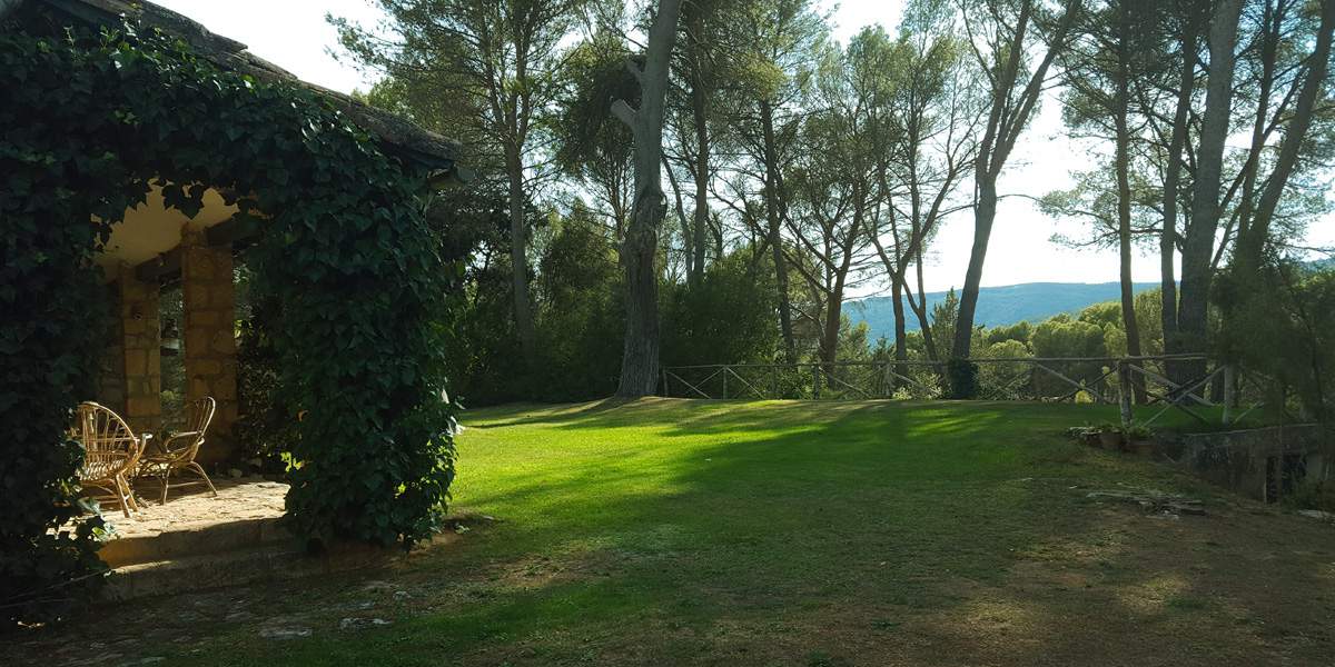 Alquila por horas Finca privada en alcarria a 120 km de Madrid, junto al embalse de Entrepeñas