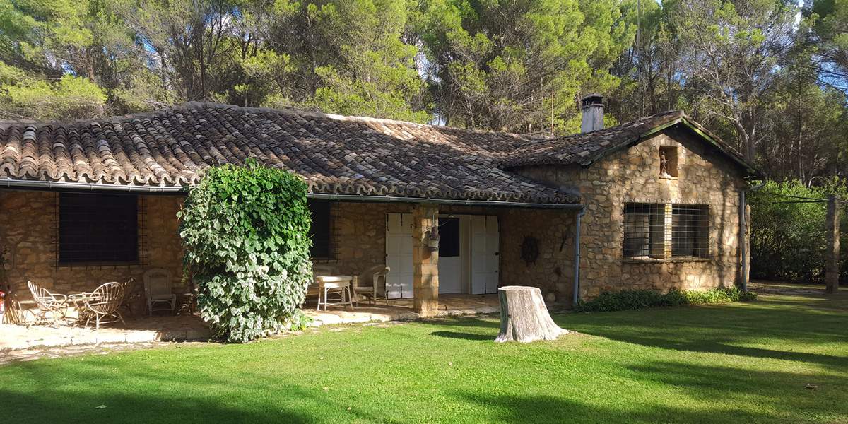 Alquila por horas Finca privada en alcarria a 120 km de Madrid, junto al embalse de Entrepeñas