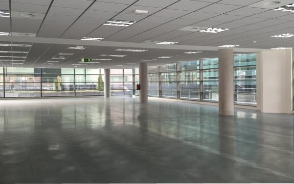Alquila por horas Edificio de oficinas de planta abierta