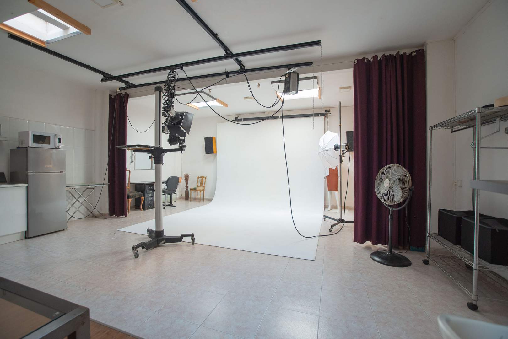 Alquila por horas Plató para castings y table tops en Barcelona