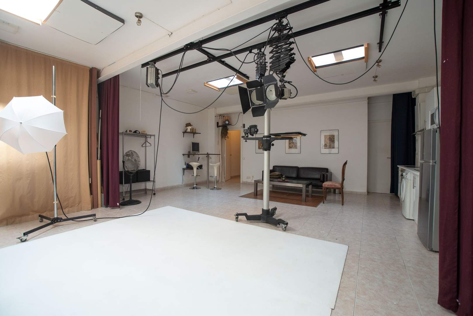 Alquila por horas Plató para castings y table tops en Barcelona
