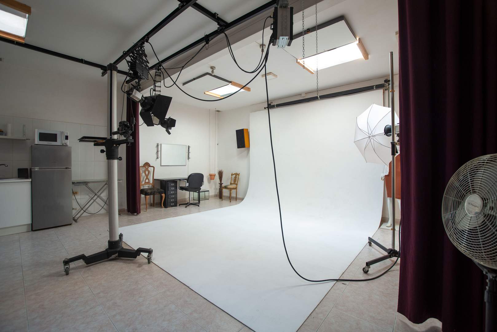 Alquila por horas Plató para castings y table tops en Barcelona