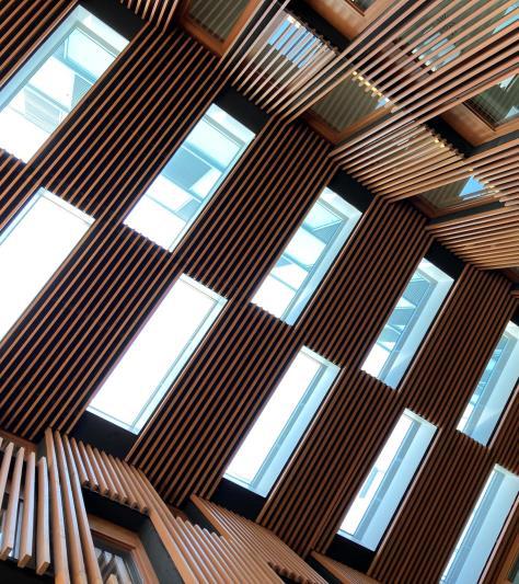 Alquila por horas Edificio de oficinas acristalado moderno