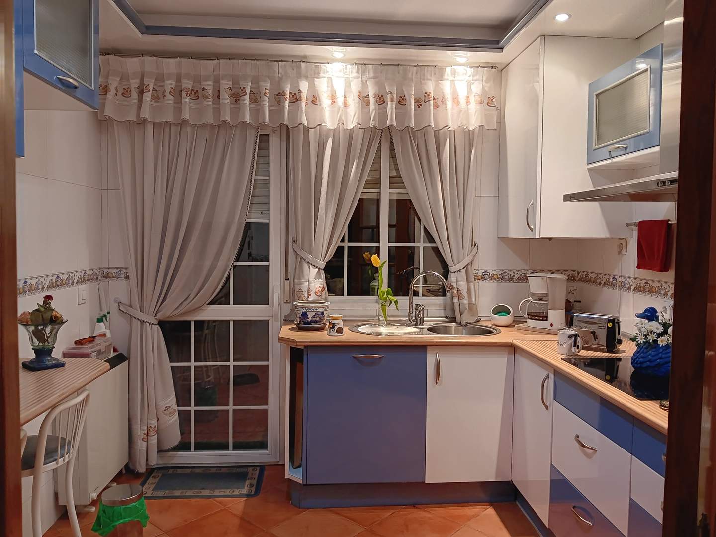 Alquila por horas Apartamento planta baja con patio muy coqueto