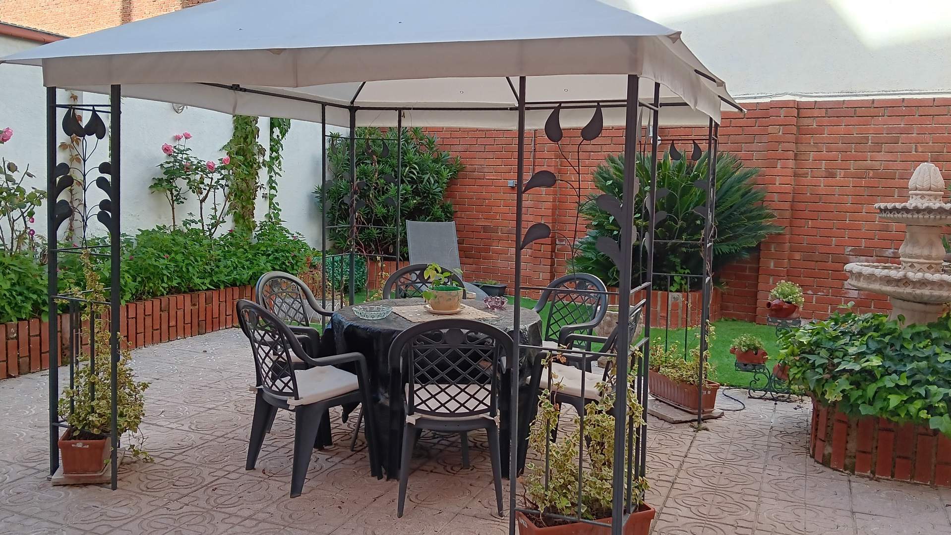 Alquila por horas Apartamento planta baja con patio muy coqueto