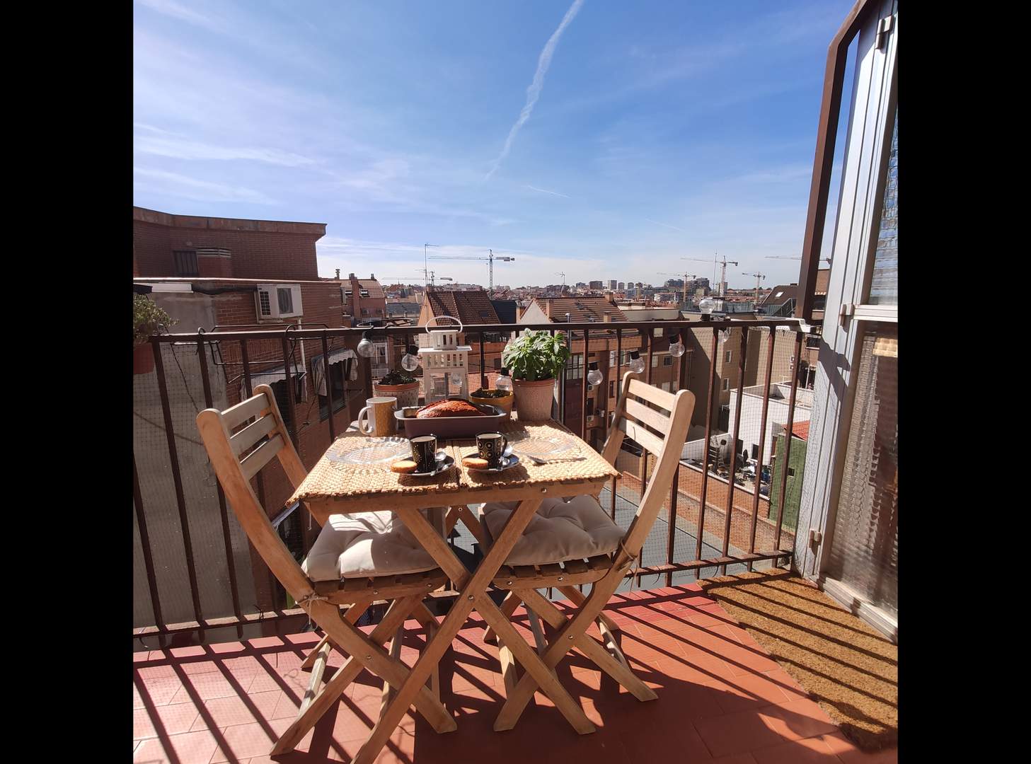 Alquila por horas Piso acogedor con vistas al barrio de Tetuán