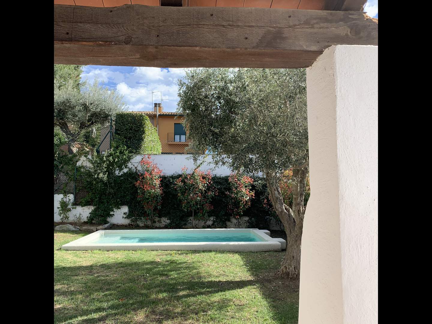 Alquila por horas Casa familiar con jardín, piscina y mucho encanto
