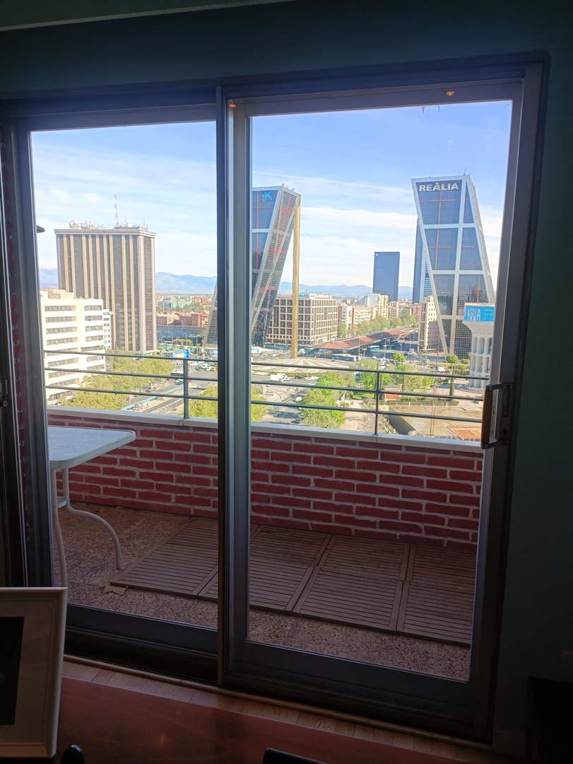 Alquila por horas Apartamento con vistas al Pº de la Castellana y Torres Kio