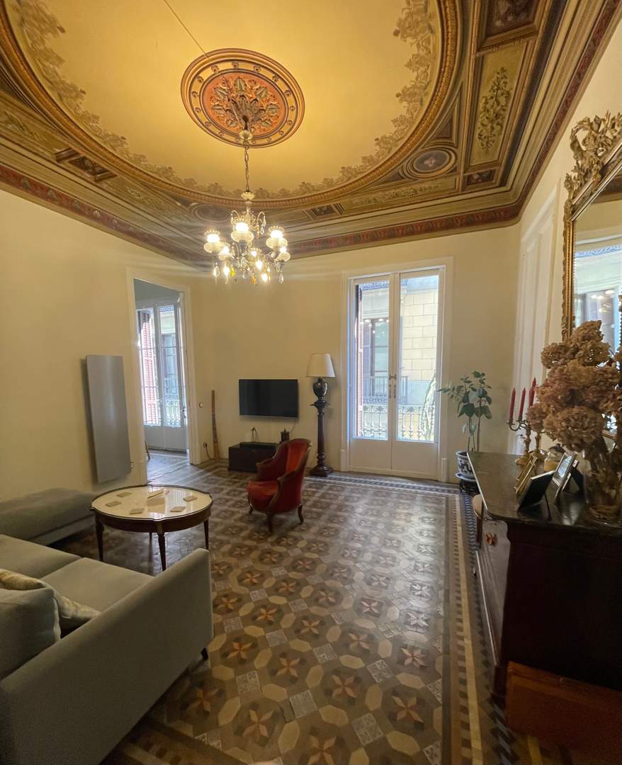 Alquila por horas Gran y Bonito Piso Antiguo - Pleno centro de Barcelona 