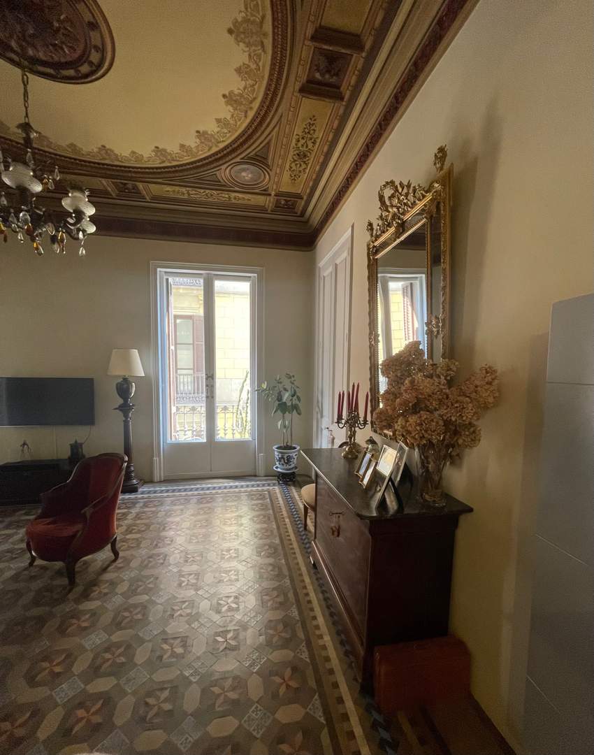 Alquila por horas Gran y Bonito Piso Antiguo - Pleno centro de Barcelona 