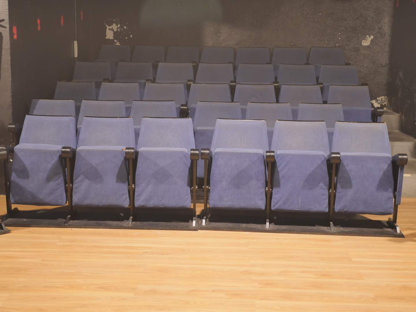 Alquila por horas Teatro alternativo con ambigú