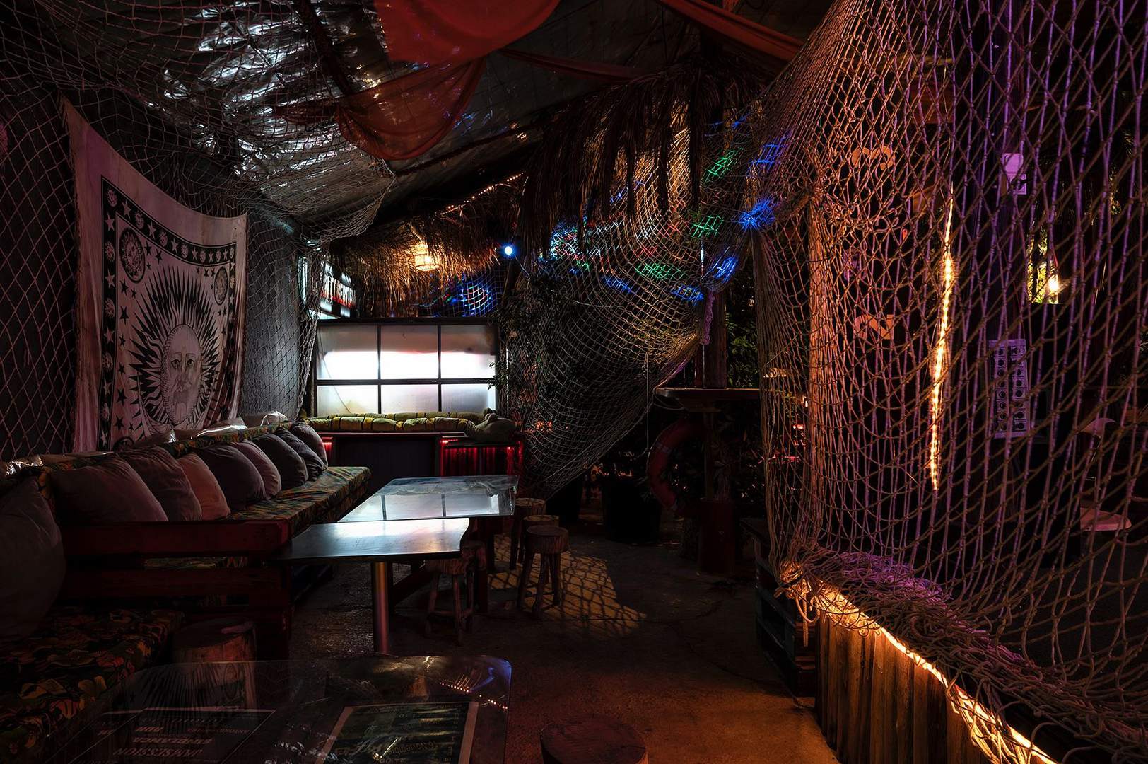 Alquila por horas Discoteca hippy