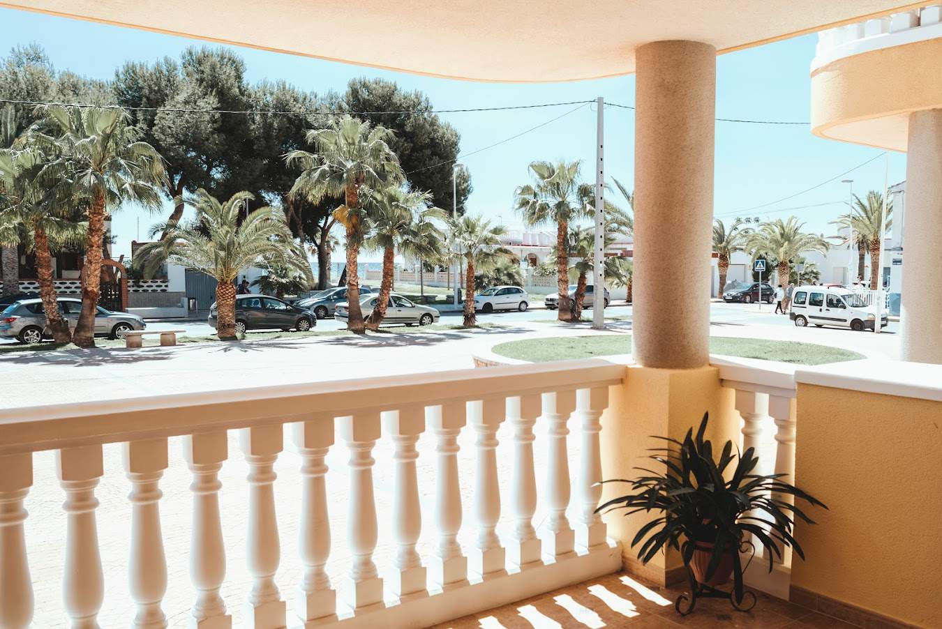 Alquila por horas Apartamento unifamiliar con terraza y vistas al mar