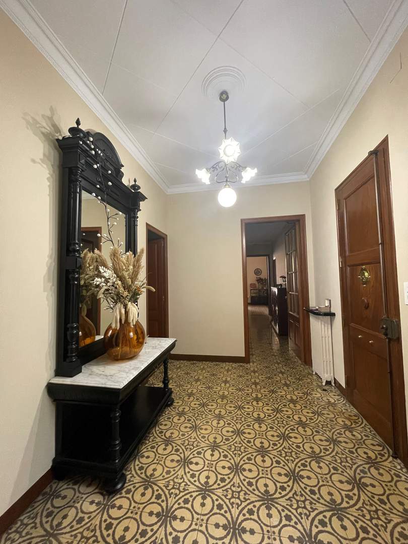 Alquila por horas Piso clásico reformado en edificio histórico
