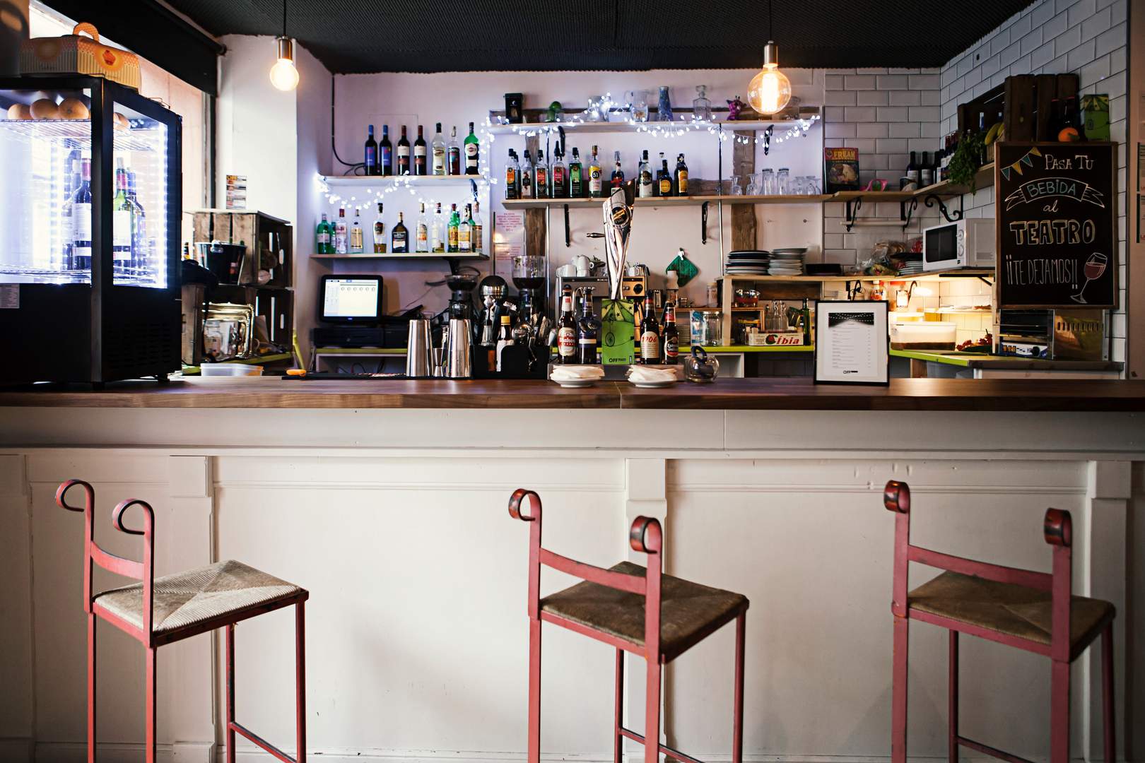 Alquila por horas Teatro con cueva y bar en el centro de Madrid