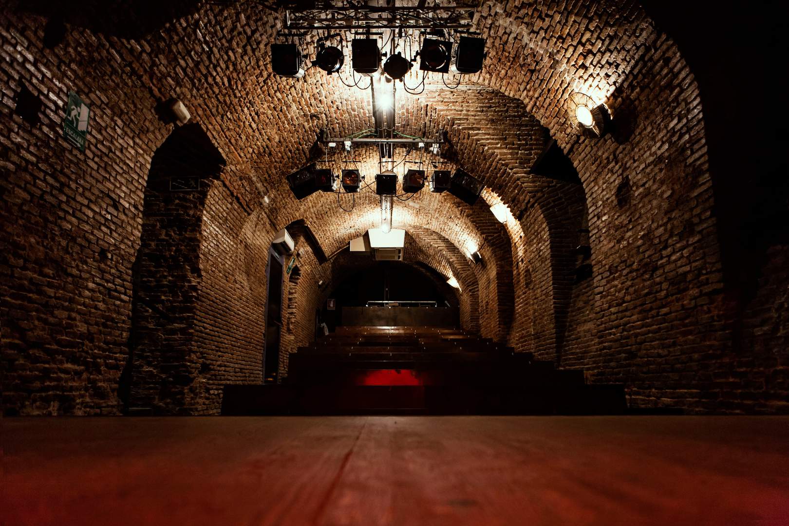 Alquila por horas Teatro con cueva y bar en el centro de Madrid