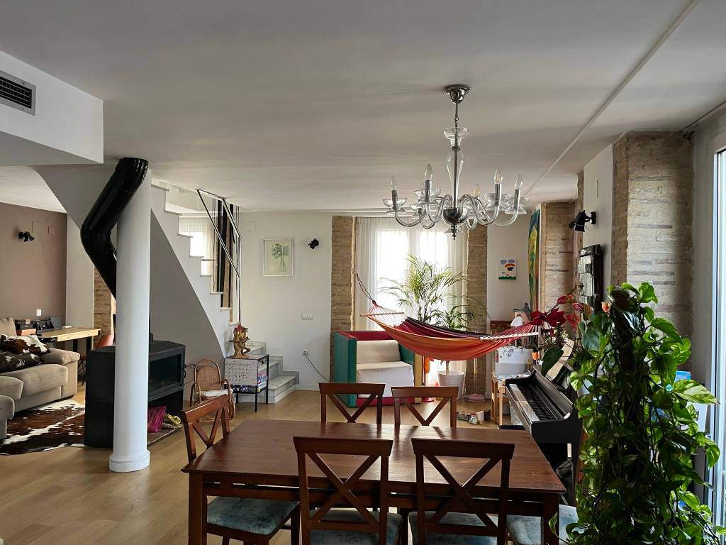 Alquila por horas Dúplex con vistas y chimenea, de estilo moderno y artístico