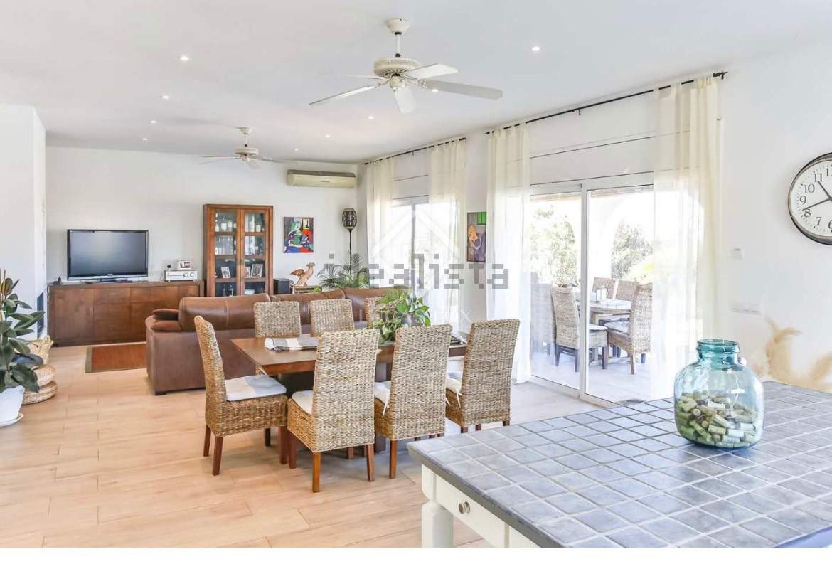 Alquila por horas Vivienda unifamiliar estilo ibicenco