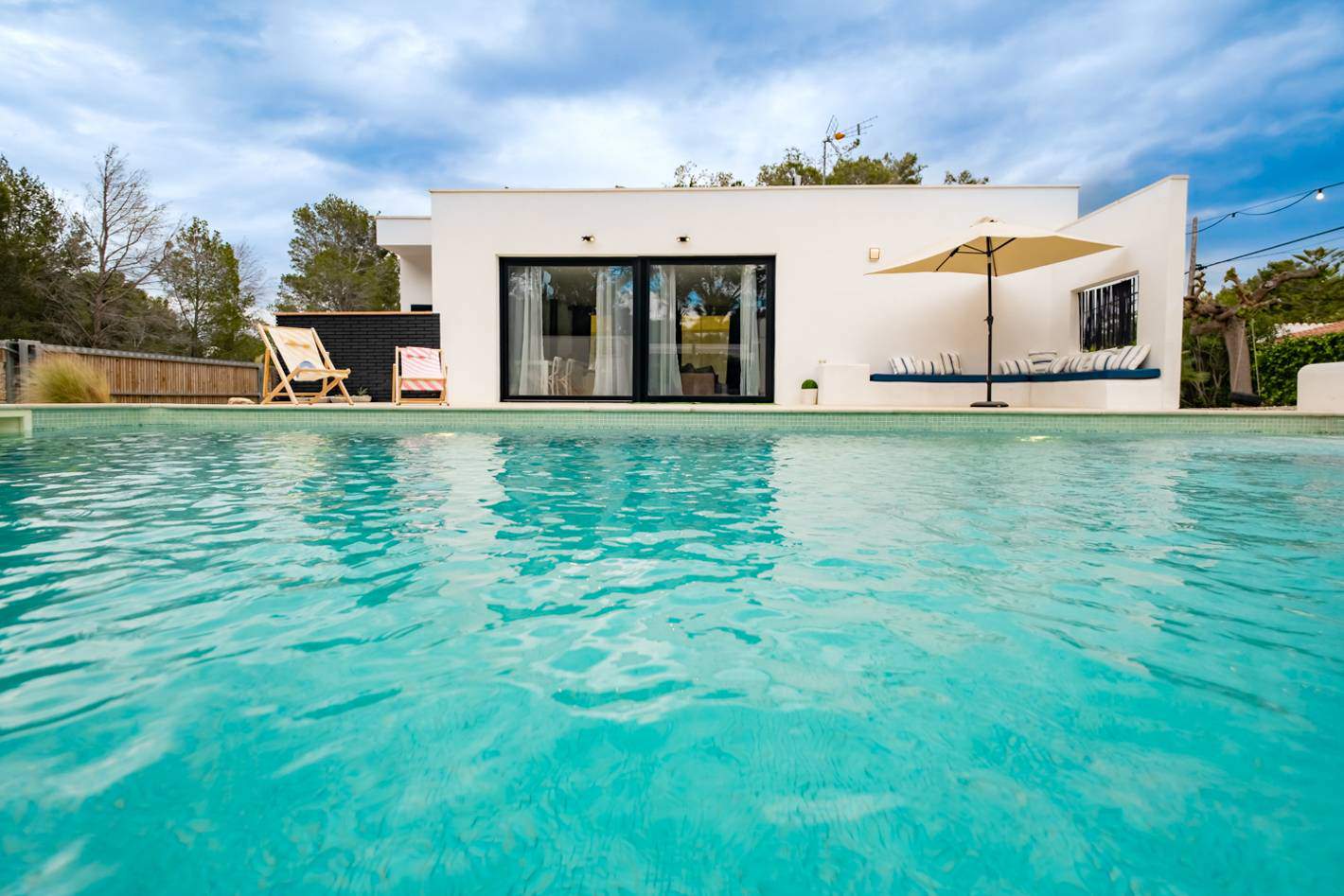 Alquila por horas Villa con piscina privada, zona ajardinada, barbacoa