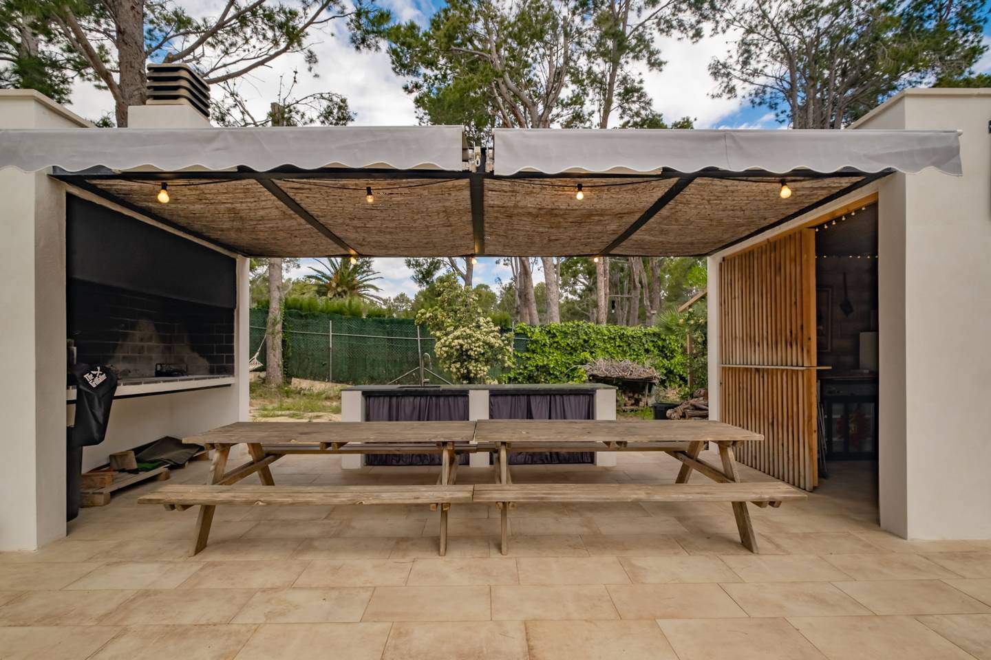 Alquila por horas Villa con piscina privada, zona ajardinada, barbacoa