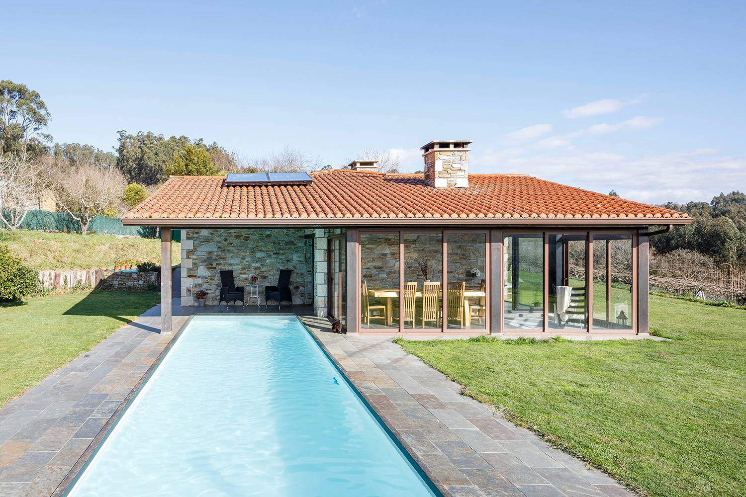 Alquila por horas Vivienda de piedra moderna con piscina y vistas al valle