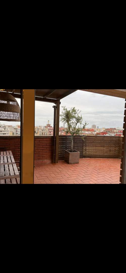 Alquila por horas ATICO CON PRECIOSAS VISTAS SAGRADA FAMILIA