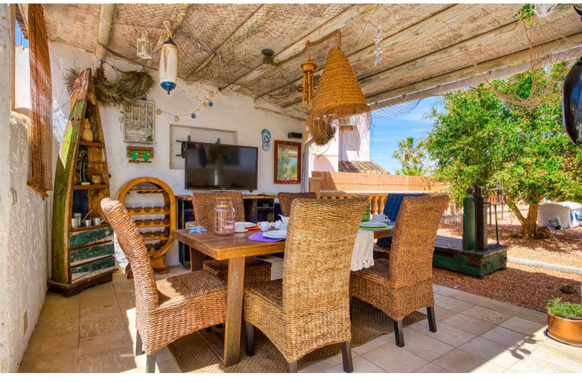 Alquila por horas Vivienda al estilo mediterraneo con espacio de arena y piscina de agua salada 