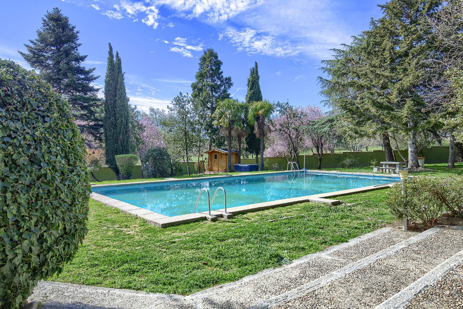 Alquila por horas Nave con hípica y rancho para caballos