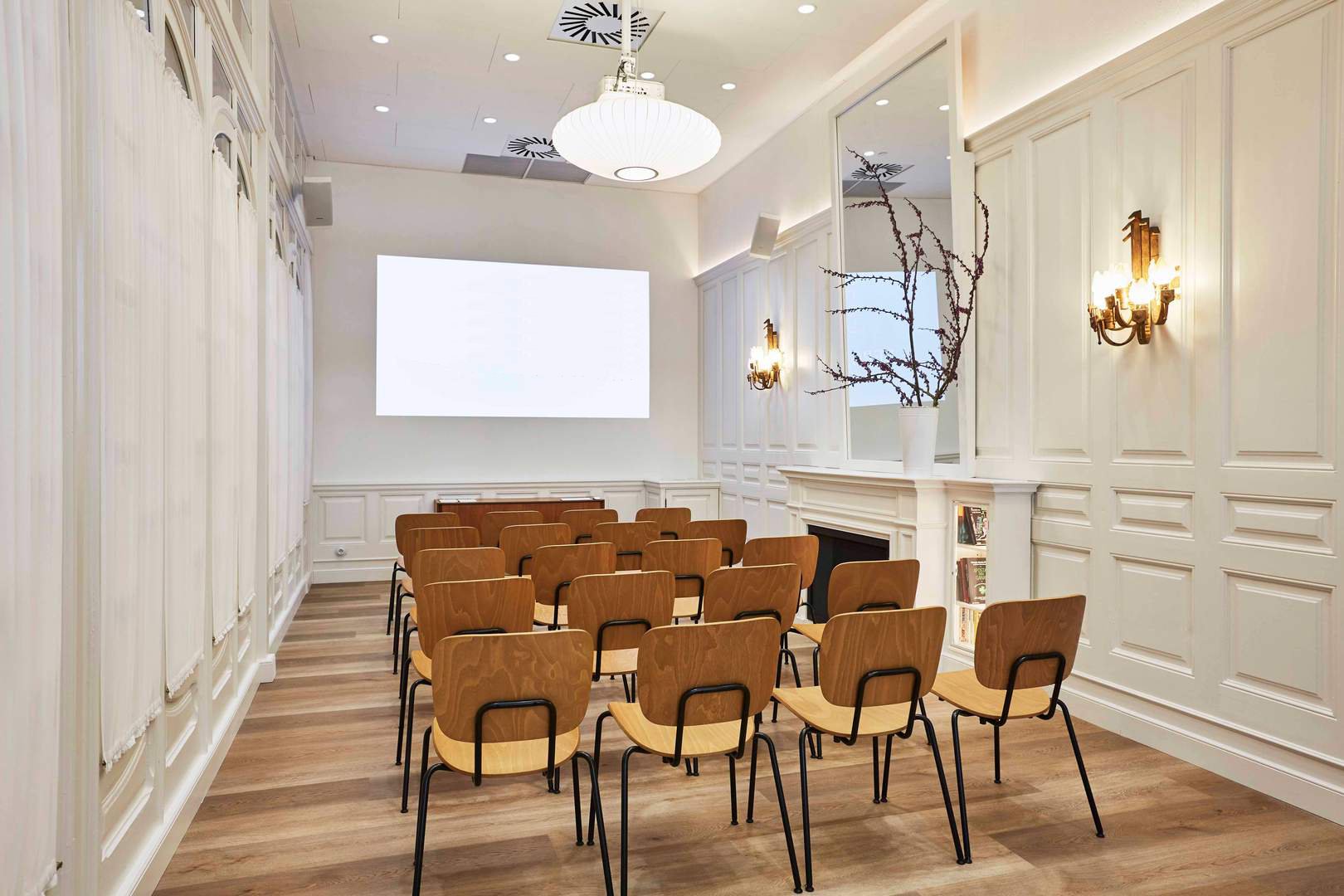 Alquila por horas Sala de Reuniones estilo Francés