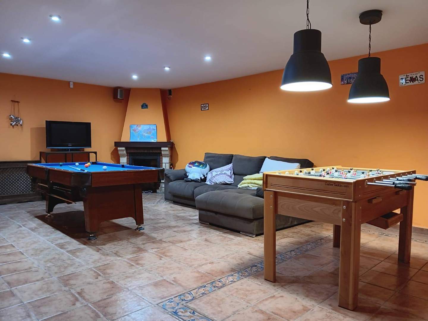 Alquila por horas Vivienda unifamiliar con jardines en zona exclusiva
