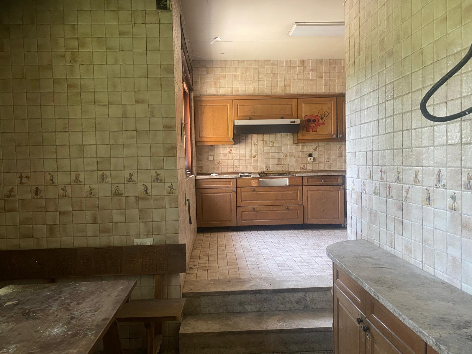 Alquila por horas Vivienda unifamiliar años 60 deshabitada