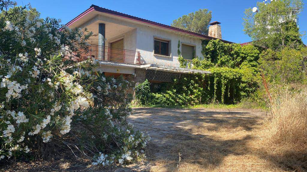 Alquila por horas Vivienda unifamiliar años 60 deshabitada