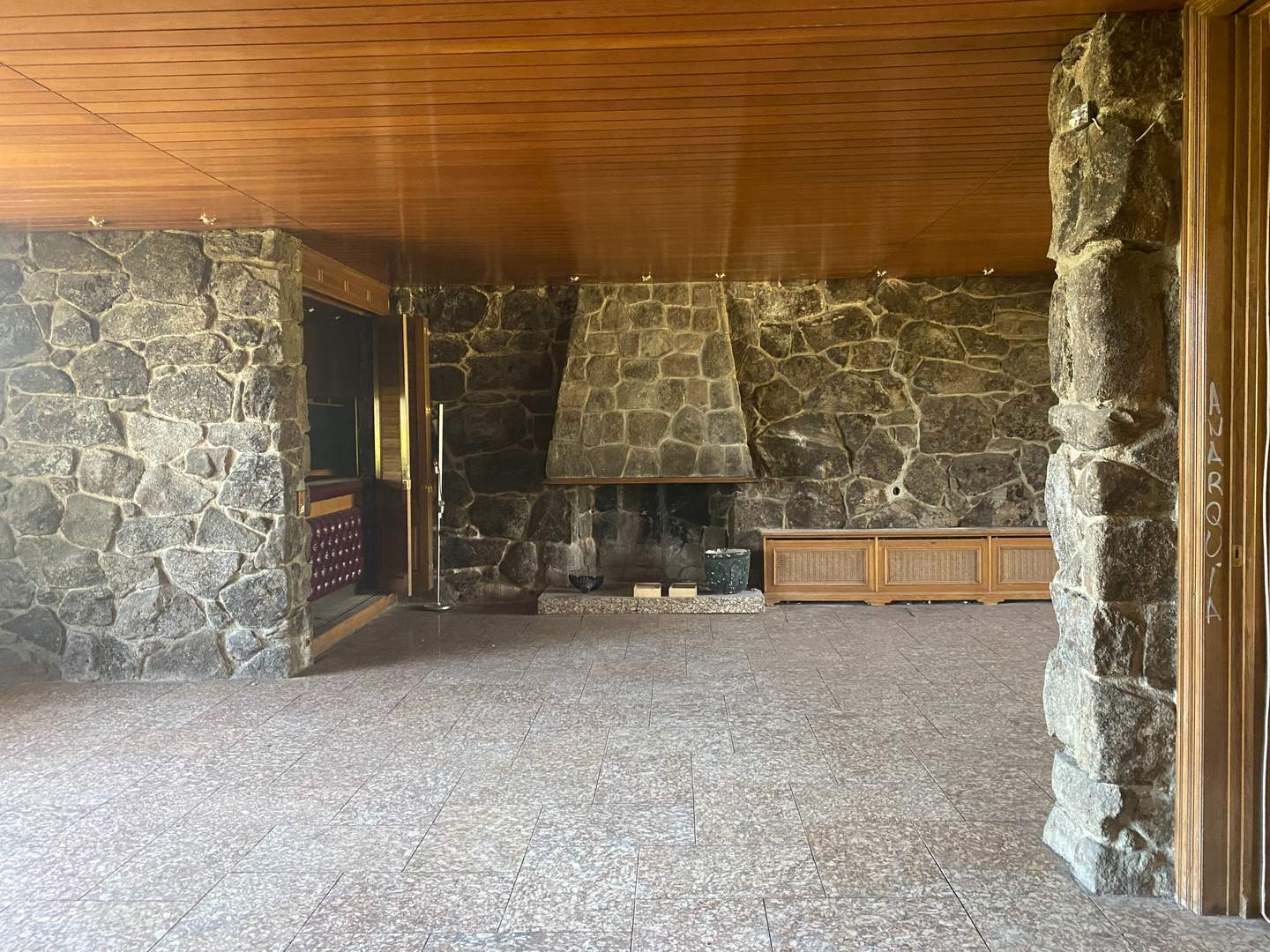 Alquila por horas Vivienda unifamiliar años 60 deshabitada