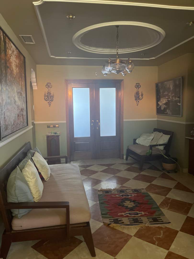 Alquila por horas Vivienda unifamiliar de estilo clásico 