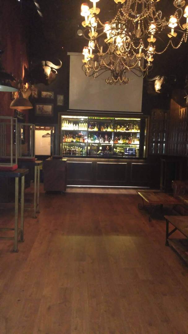 Alquila por horas DISCOTECA CON TERRAZA, CLUB DE FUMADORES PRIVADO, ESCENARIO, BARRA ESPECTACULAR.
