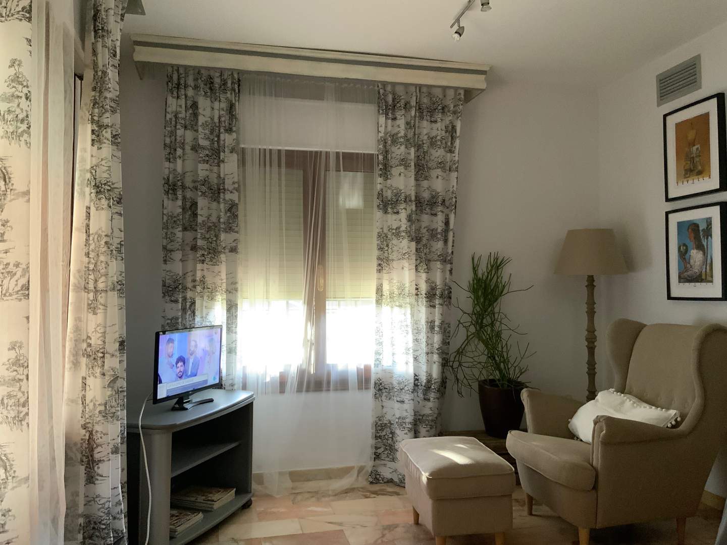 Alquila por horas Chalet familiar con piscina y jardín en “el barrio de los americanos”
