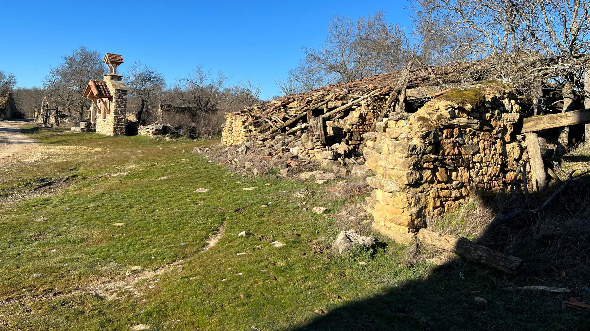 Alquila por horas PUEBLO RURAL ABANDONADO DE PIEDRA 
