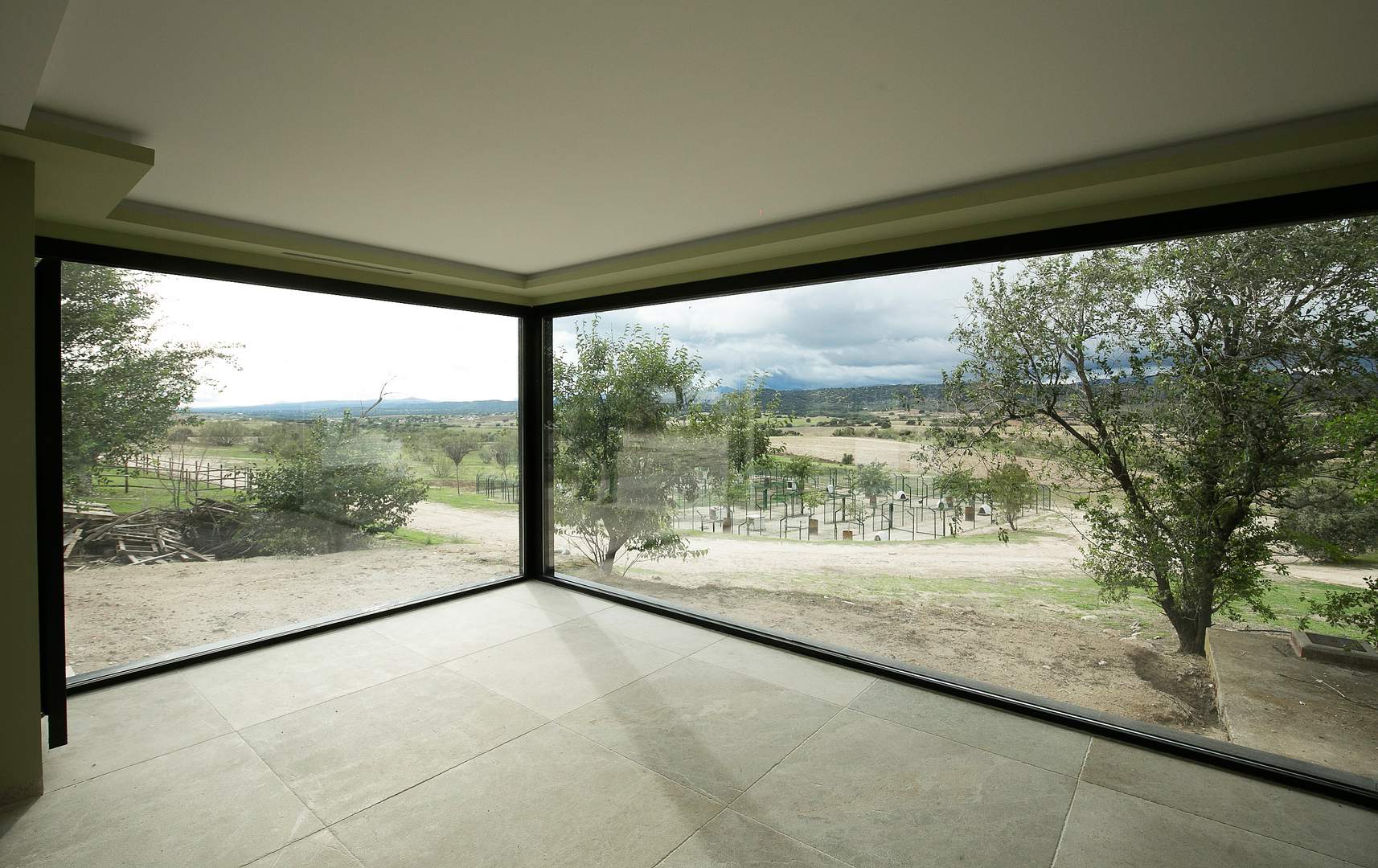 Alquila por horas Chalet moderno en medio de la naturaleza