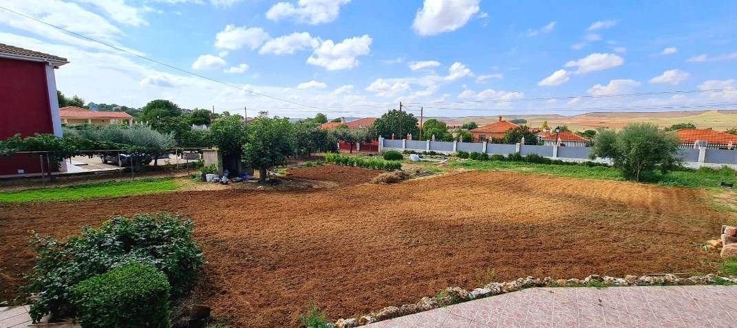 Alquila por horas Luminosa villa con piscina, amplio salón y zonas verdes