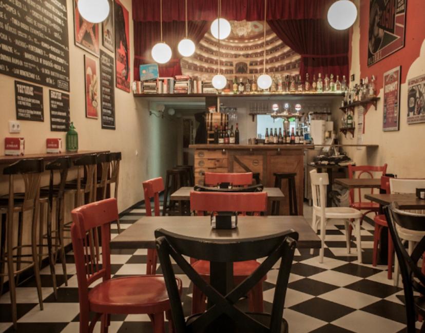 Alquila por horas Coqueto Club Soviético con vivienda secreta