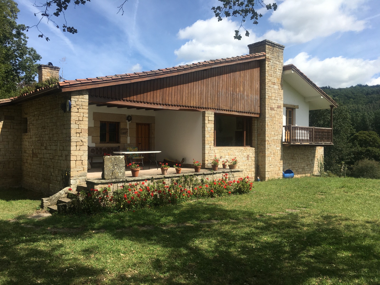 Alquila por horas Chalet de estilo original con gran espacio natural alrededor