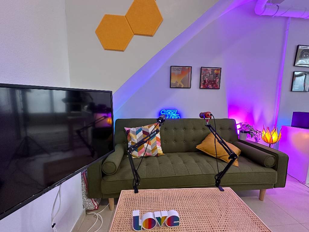 Alquila por horas Estudio y espacios para grabación de podcast y video 