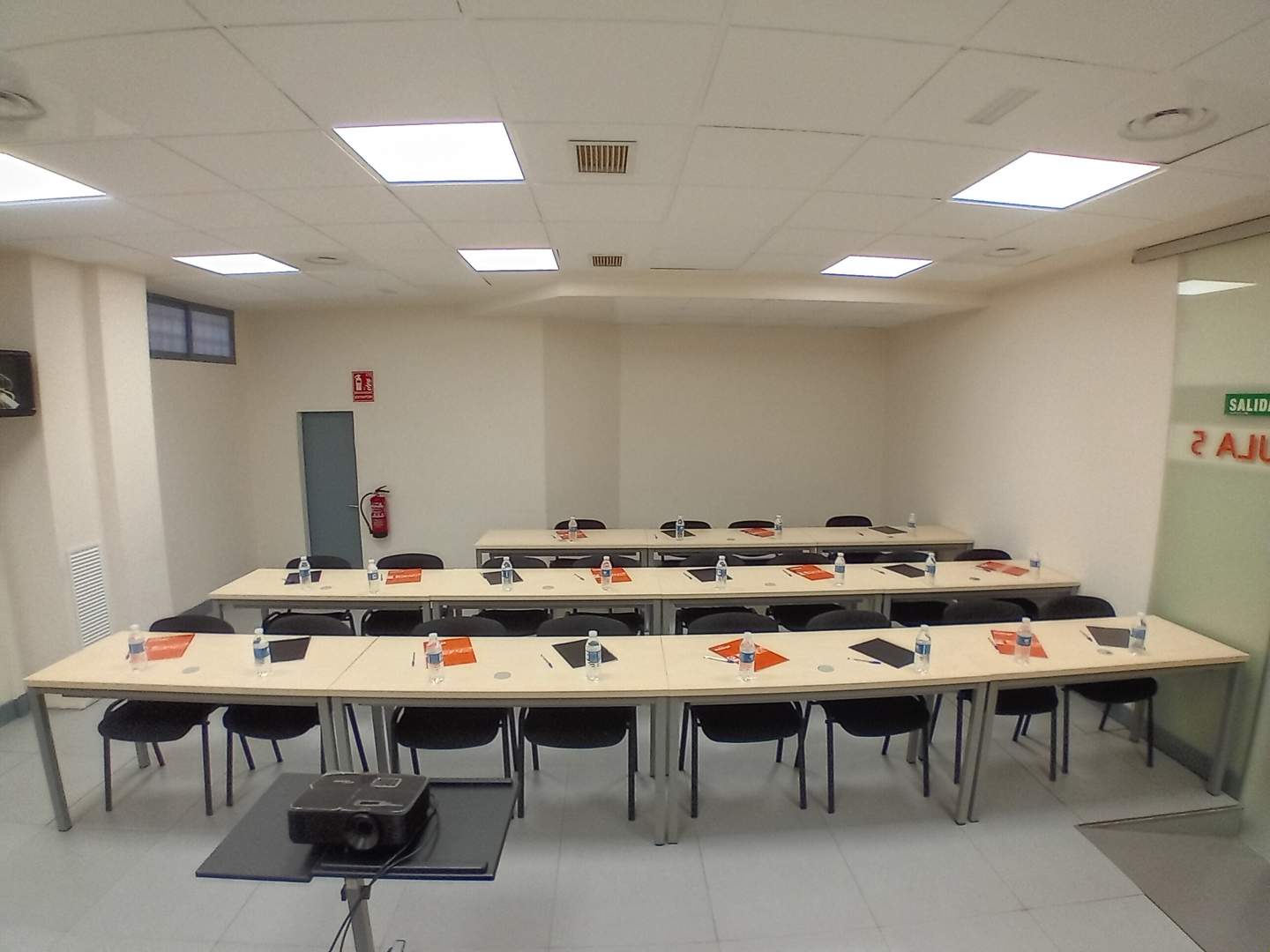 Alquila por horas Aula teórica blanca