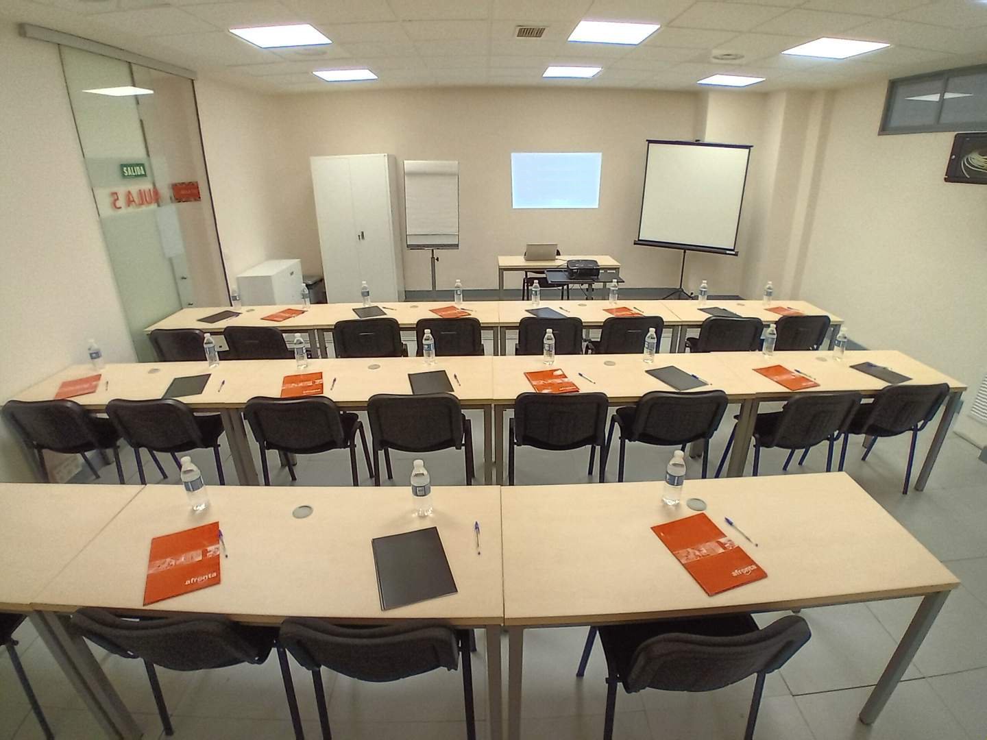Alquila por horas Aula teórica blanca