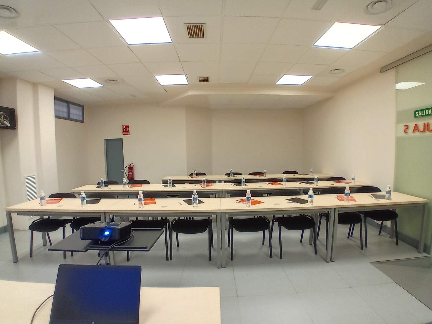 Alquila por horas Aula teórica blanca
