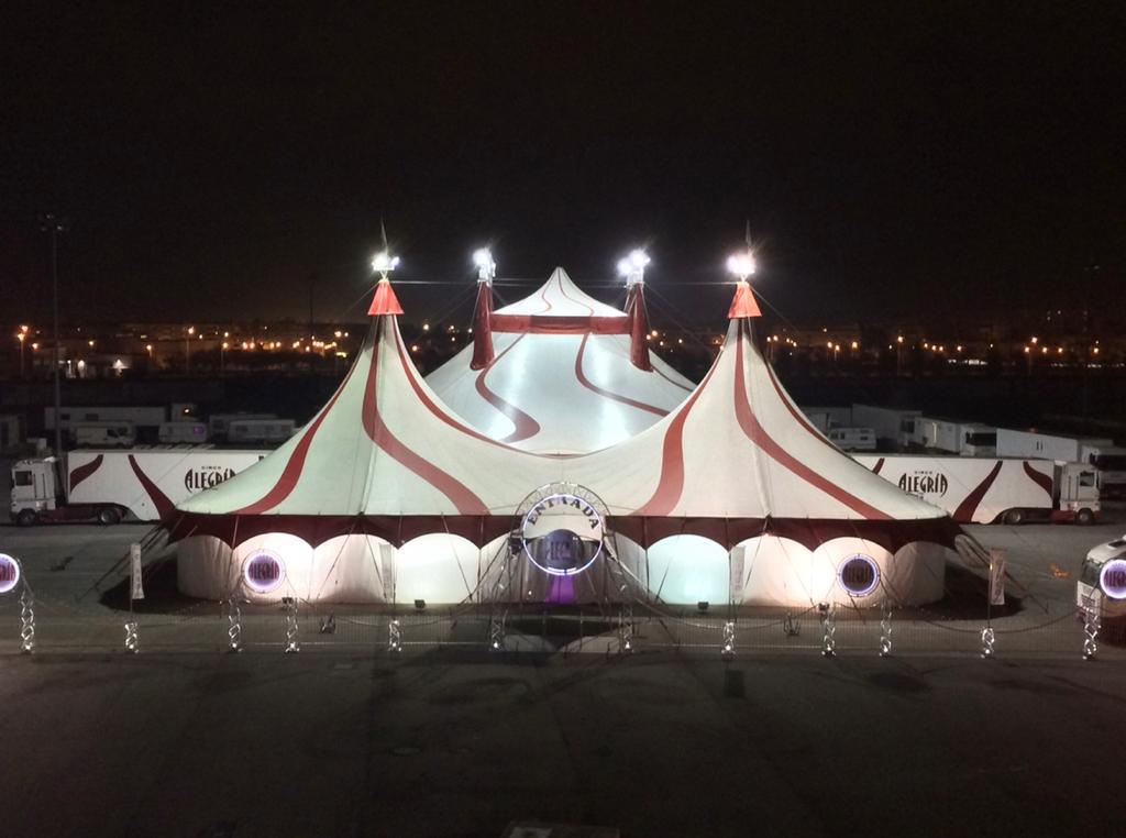 Alquila por horas Carpa de circo + Carpa Hall 